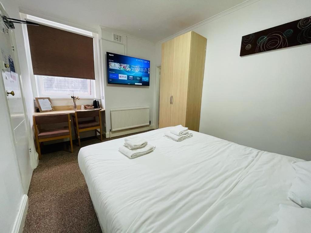 Star Hotel, South Лестър Екстериор снимка