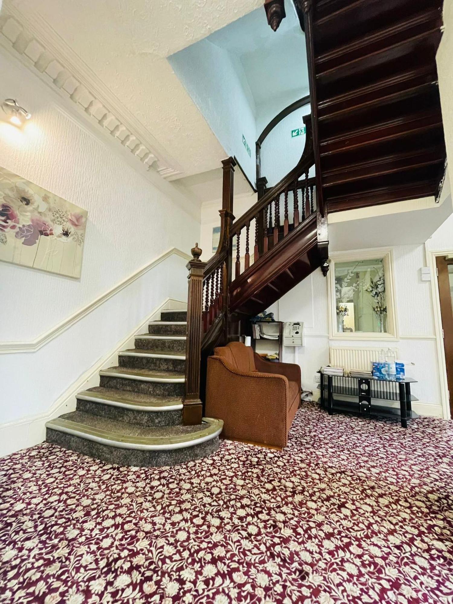 Star Hotel, South Лестър Екстериор снимка
