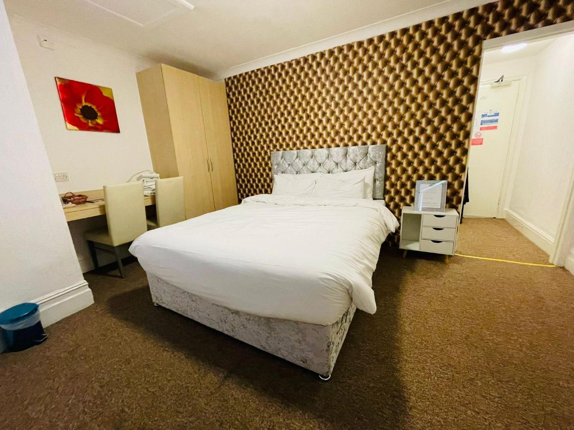 Star Hotel, South Лестър Екстериор снимка