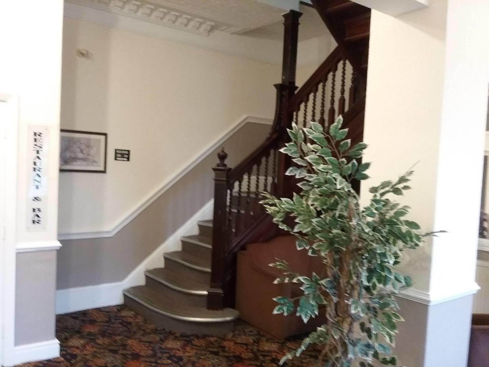 Star Hotel, South Лестър Екстериор снимка